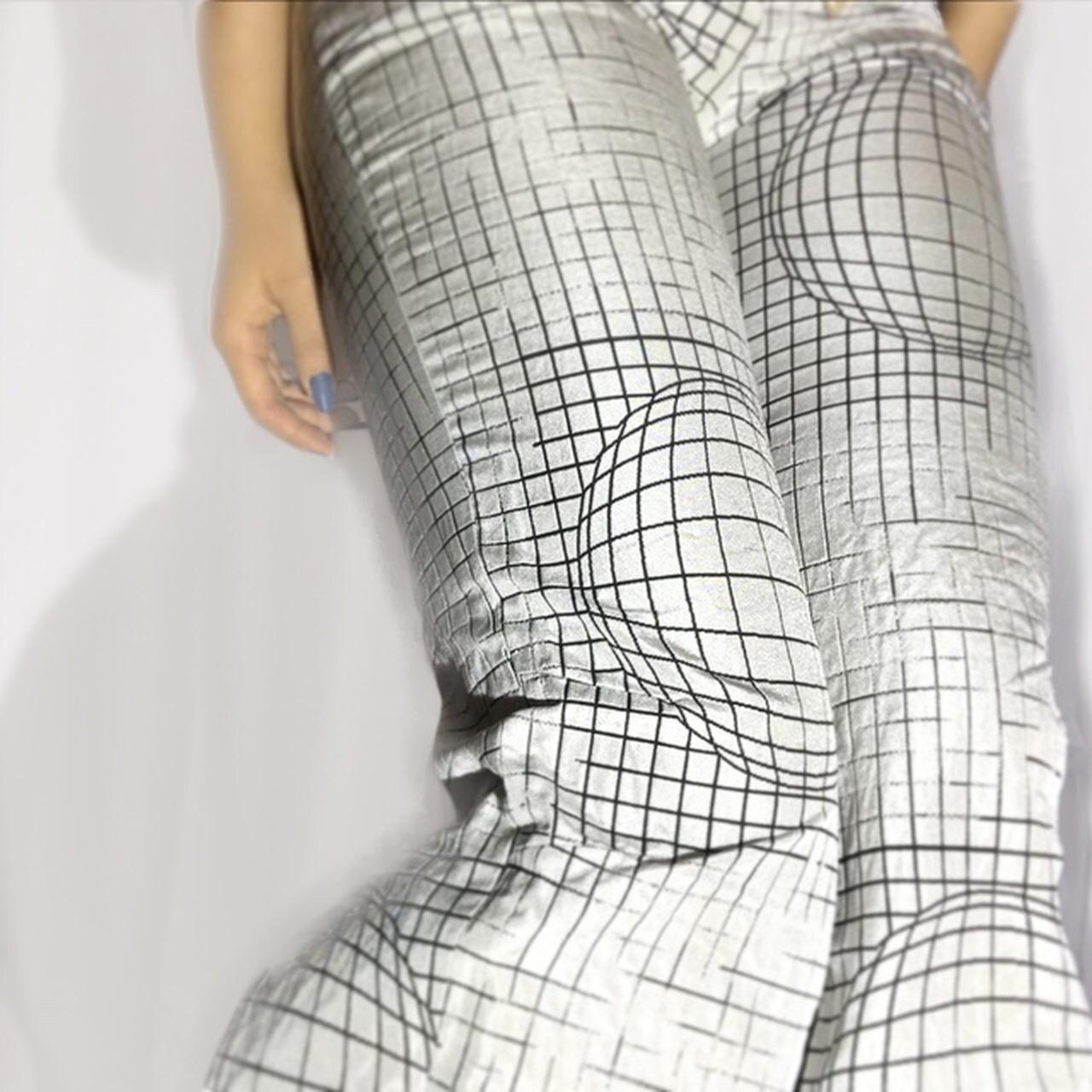 20471120 globe grid pants