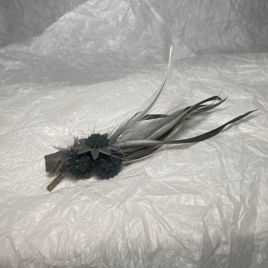 Undercover Sue grey feather hair barrette