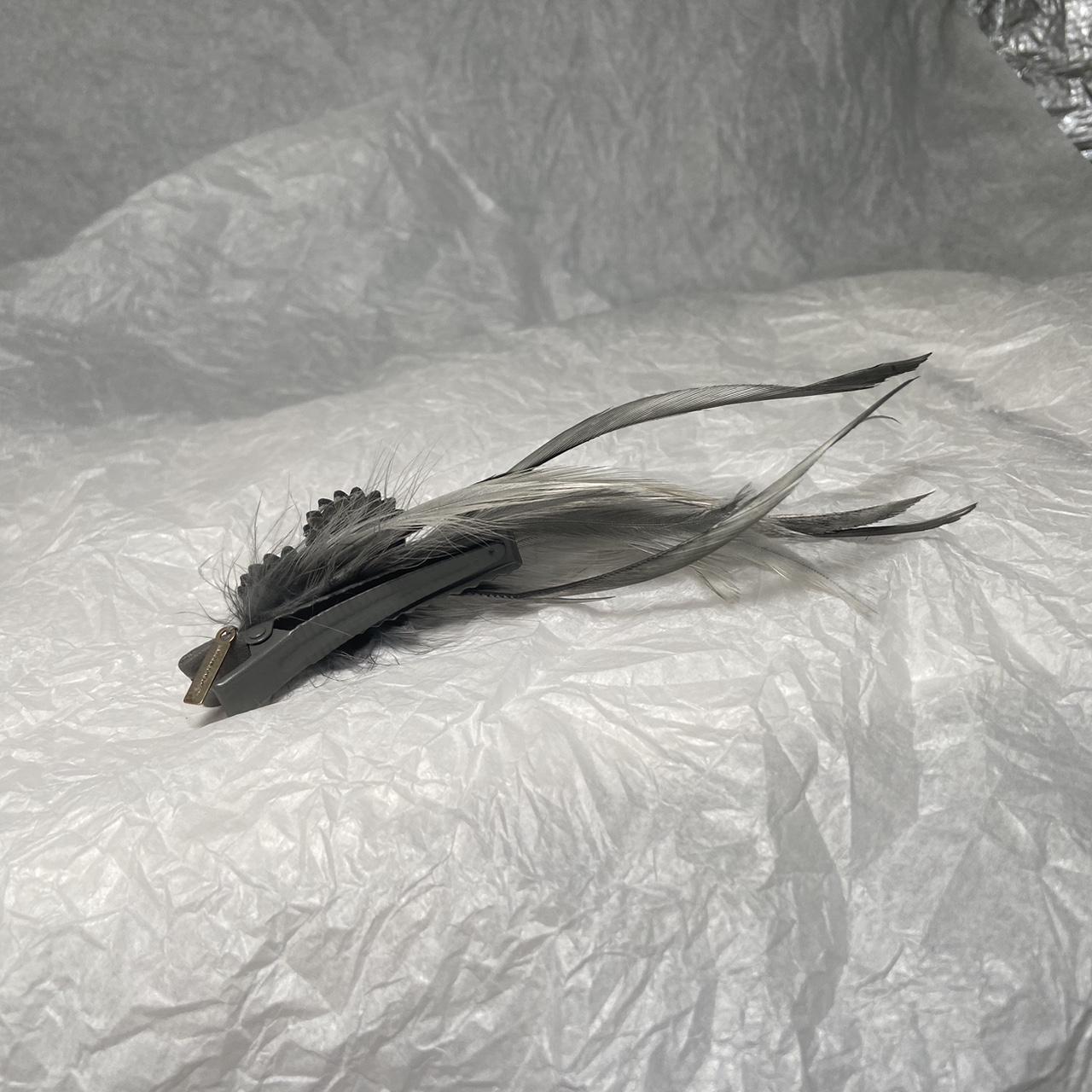 Undercover Sue grey feather hair barrette