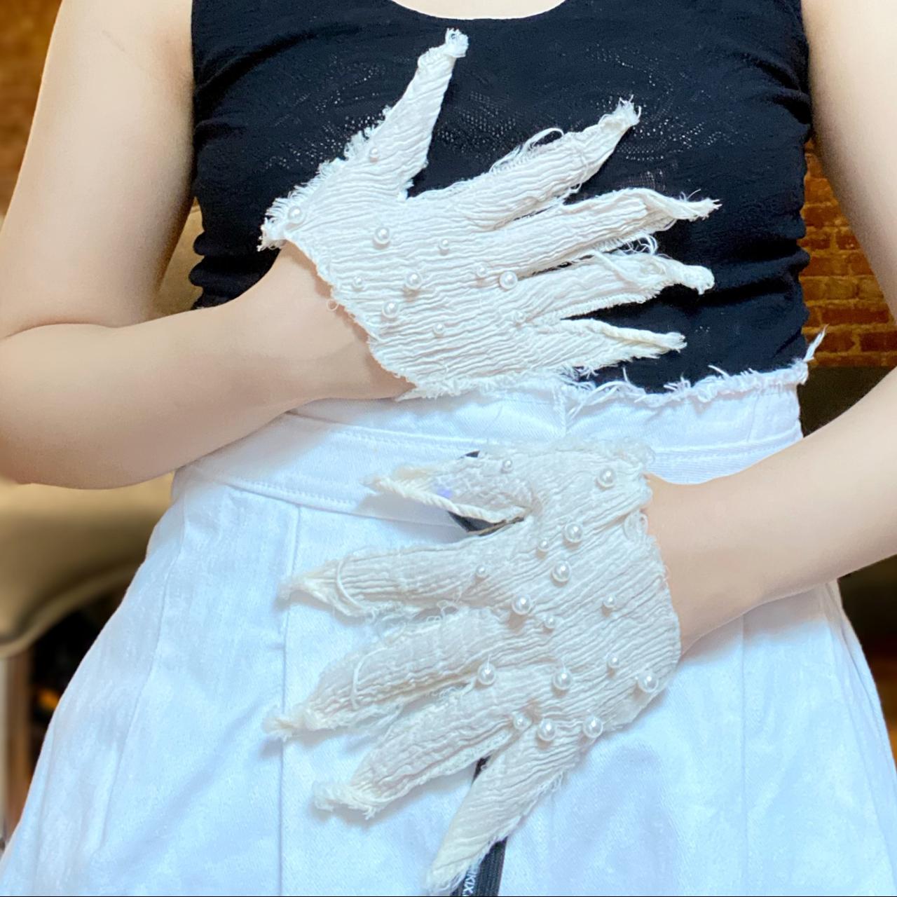 Alice Auaa pearl pleated gloves